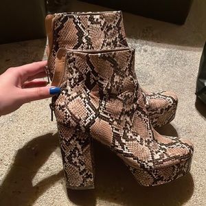 STEVE MADDEN Size 8.5 SNAKESKIN BOOTIES. Worn only once- in great condition!